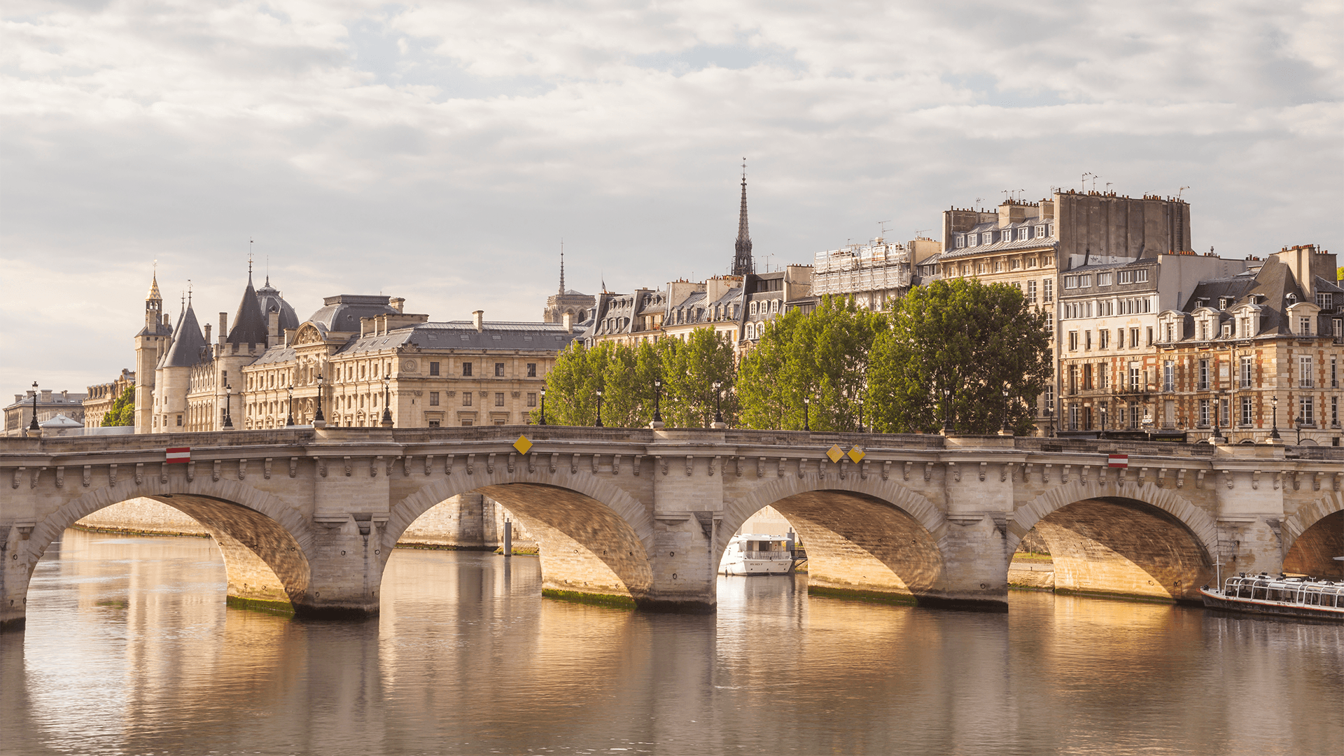 Pont Neuf with the Île de la Cité in the background