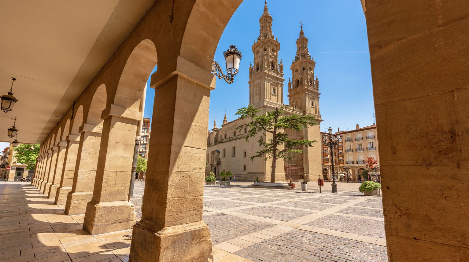 View of Logroño Cathedral through a stone archway