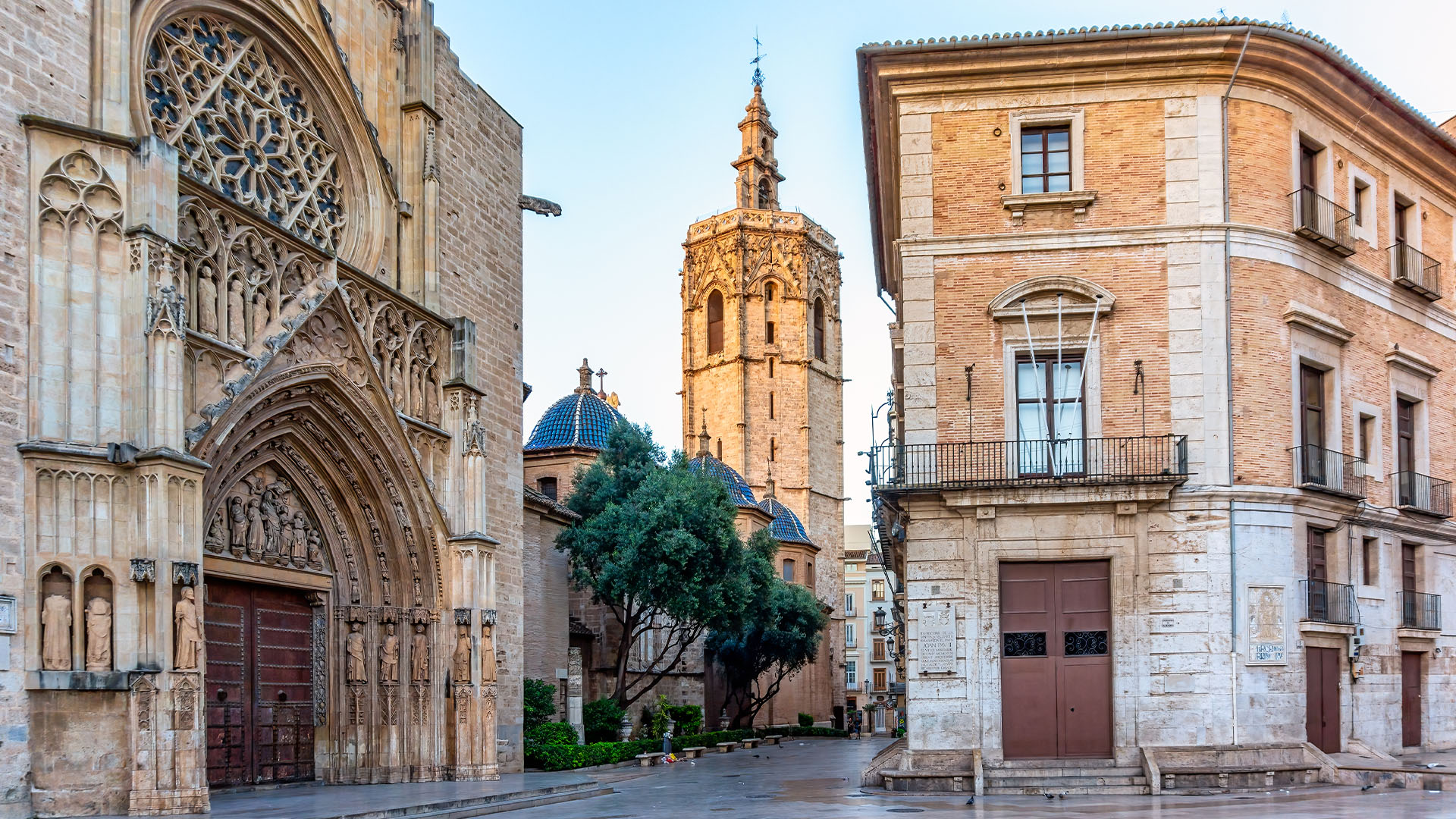 Valencia Cathedral and plaza in city centre